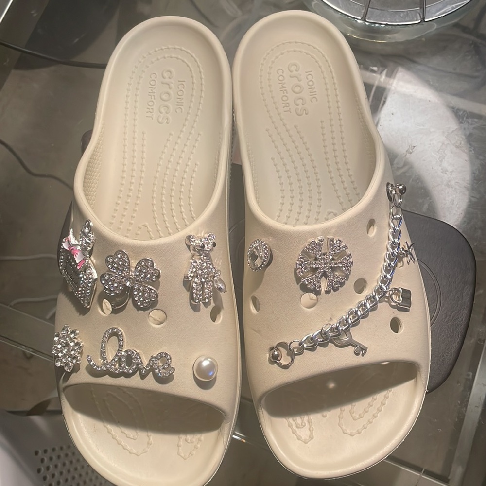 Blinged out Crocks size 9 worn twice, they are so comfortable and stylish - Picture 2 of 3